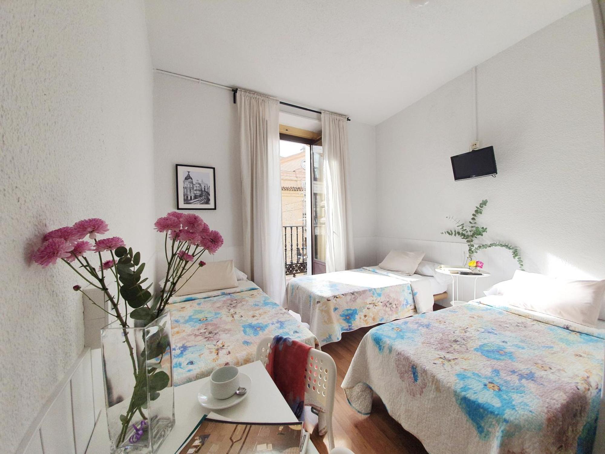 Triple Room,1272677386:JPEG